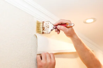 Pose de papier peint à Surzur — revêtements muraux et toiles de verre